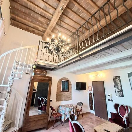 L'Ora Delle Streghe B&B Centralissimo Livourne Extérieur photo