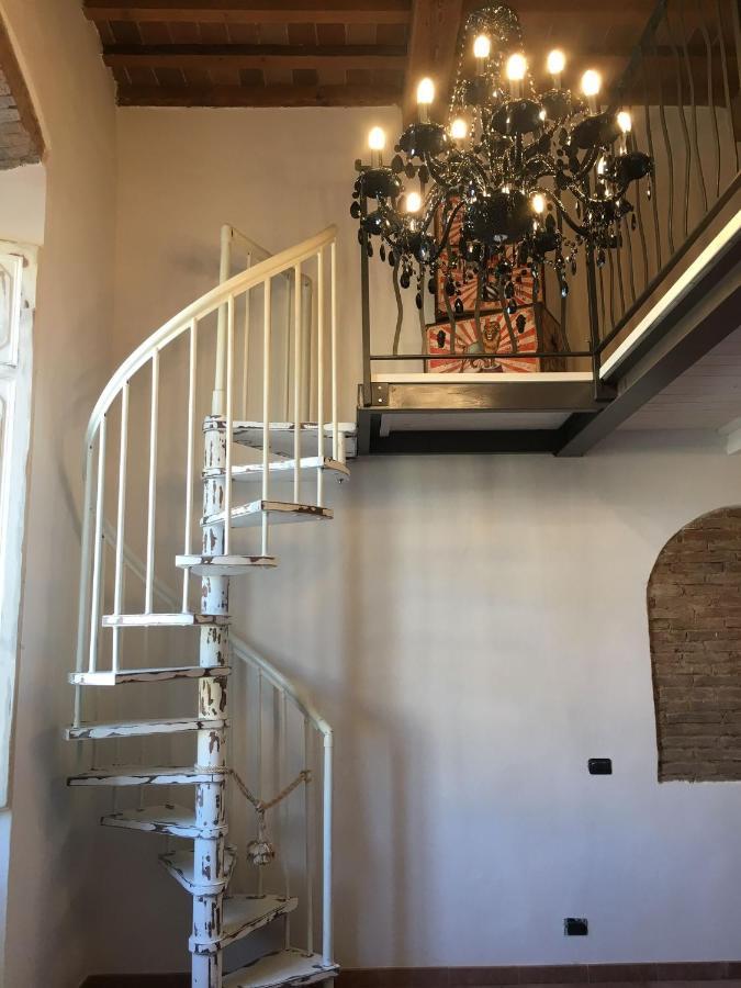 L'Ora Delle Streghe B&B Centralissimo Livourne Extérieur photo