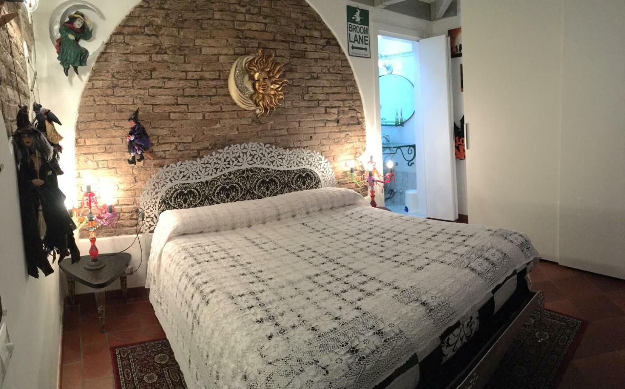 L'Ora Delle Streghe B&B Centralissimo Livourne Extérieur photo